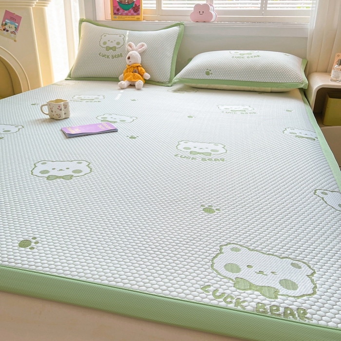 91家纺网 家纺一手货源 找家纺 梵朴 2026新款直播A类冰豆豆凉席三件套凉豆豆软凉席可机洗空调席子-升级抗起球 LUCK熊-绿