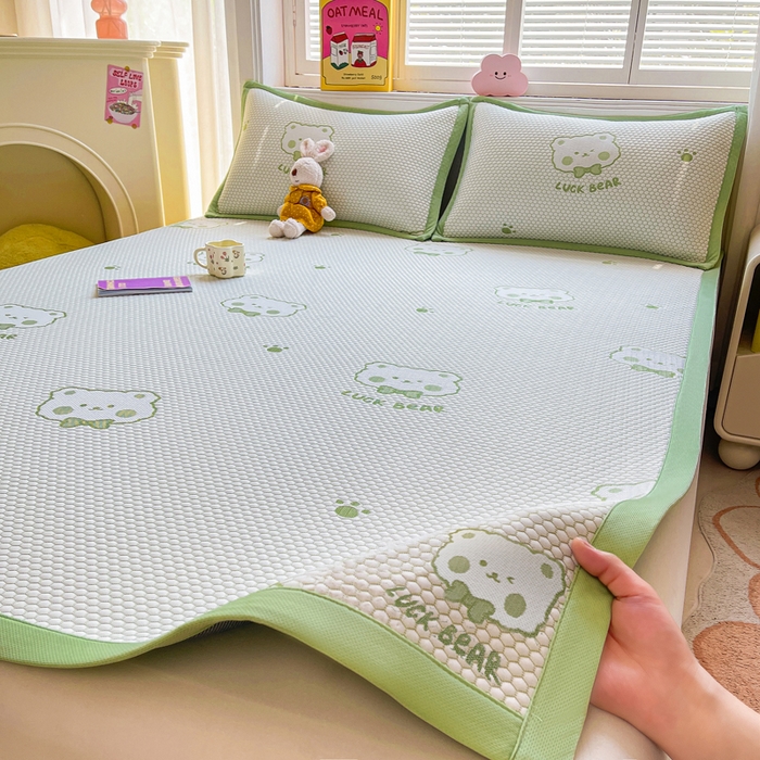 91家纺网 家纺一手货源 找家纺 梵朴 2026新款直播A类冰豆豆凉席三件套凉豆豆软凉席可机洗空调席子-升级抗起球 LUCK熊-绿