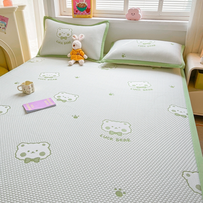 91家纺网 家纺一手货源 找家纺 梵朴 2026新款直播A类冰豆豆凉席三件套凉豆豆软凉席可机洗空调席子-升级抗起球 LUCK熊-绿