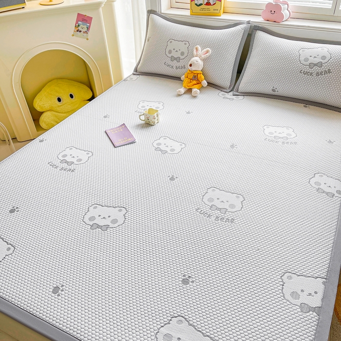 91家纺网 家纺一手货源 找家纺 梵朴 2026新款直播A类冰豆豆凉席三件套凉豆豆软凉席可机洗空调席子-升级抗起球 LUCK熊-灰