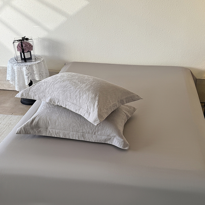 91家纺网 家纺一手货源 找家纺 宜家坊 2026新款全棉60S长绒棉立体厚织提花单枕套 克拉拉-太空灰