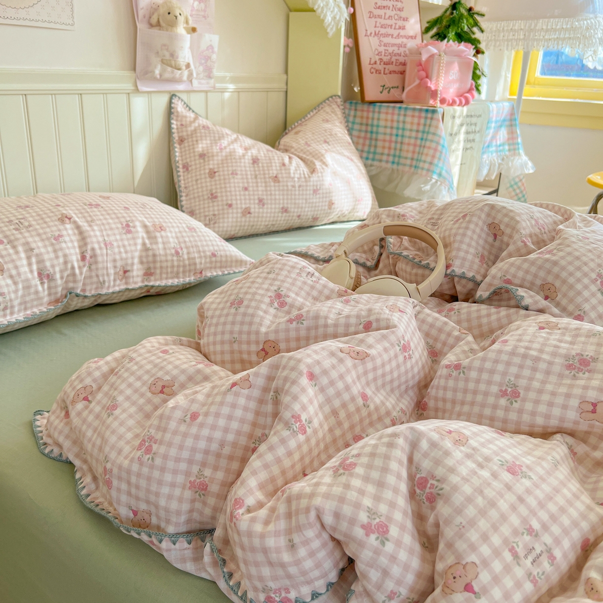 91家纺网 家纺一手货源 找家纺 金丝鸟家纺 2026新款全棉纯棉双层纱贝壳边款四件套 圆梦校园