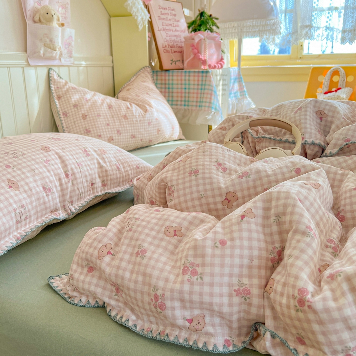 91家纺网 家纺一手货源 找家纺 金丝鸟家纺 2026新款全棉纯棉双层纱贝壳边款四件套 圆梦校园