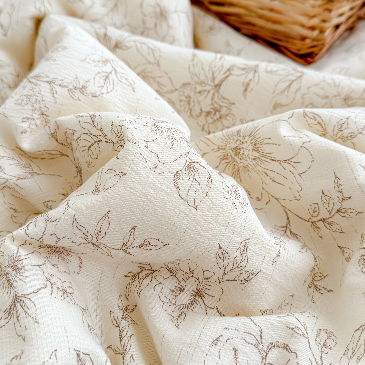 91家纺网 家纺一手货源 找家纺 芯恋家居 2026新款亚麻风云感花边夏被夏凉被空调被春秋被 花枝乱颤