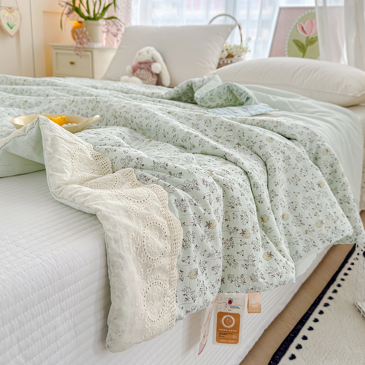 91家纺网 家纺一手货源 找家纺 芯恋家居 2026新款亚麻风云感花边夏被夏凉被空调被春秋被 浅夕