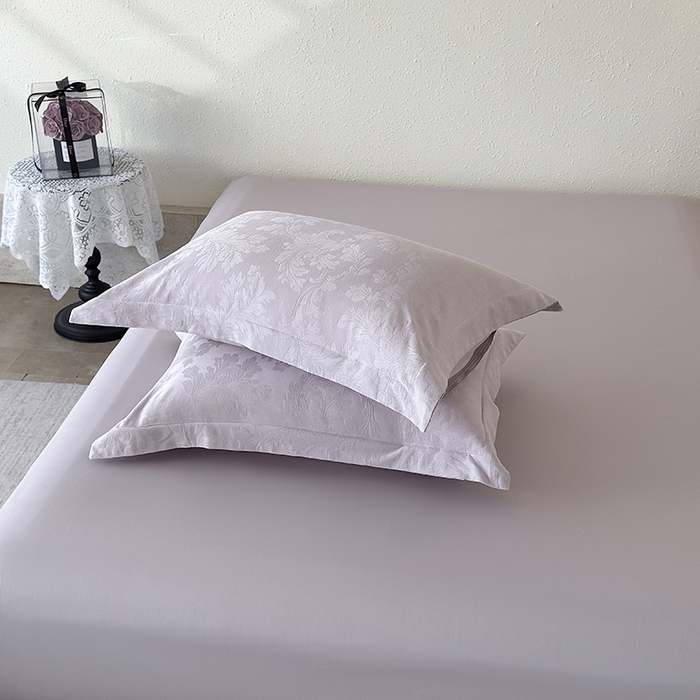 91家纺网 家纺一手货源 找家纺 宜家坊 2026新款全棉60S长绒棉立体厚织提花单枕套 香草-幻影紫