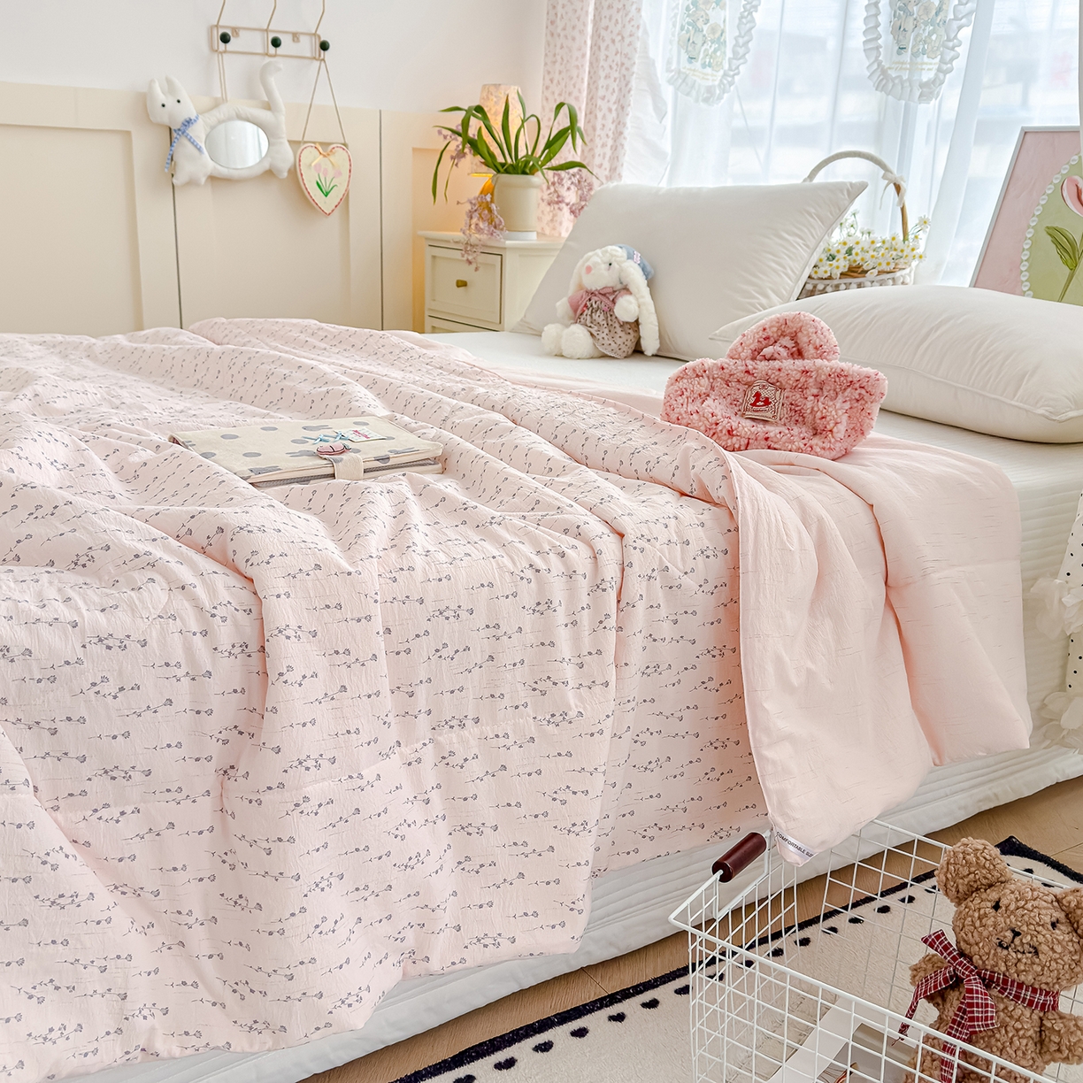 91家纺网 家纺一手货源 找家纺 芯恋家居 2026新款亚麻风云感花边夏被夏凉被空调被春秋被 游花间