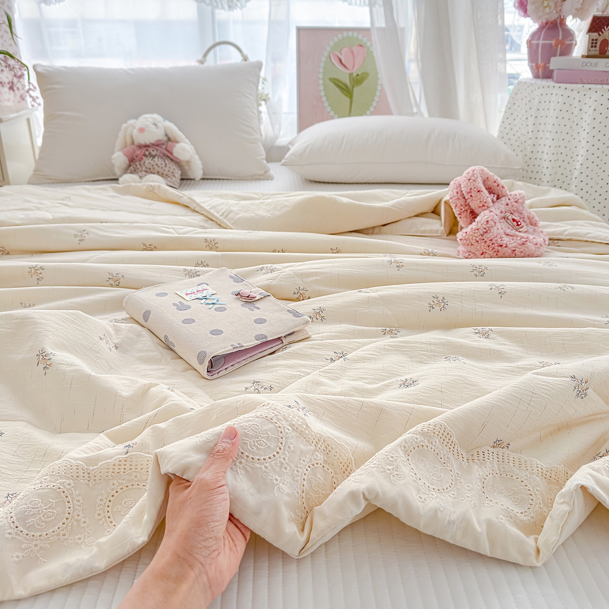 91家纺网 家纺一手货源 找家纺 芯恋家居 2026新款亚麻风云感花边夏被夏凉被空调被春秋被 芬芳