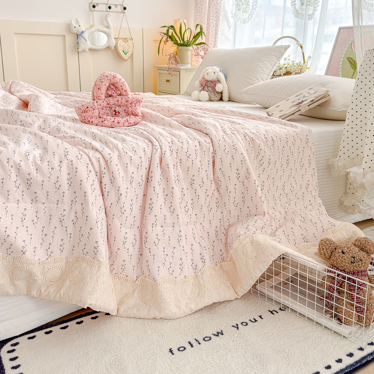 91家纺网 家纺一手货源 找家纺 芯恋家居 2026新款亚麻风云感花边夏被夏凉被空调被春秋被 游花间