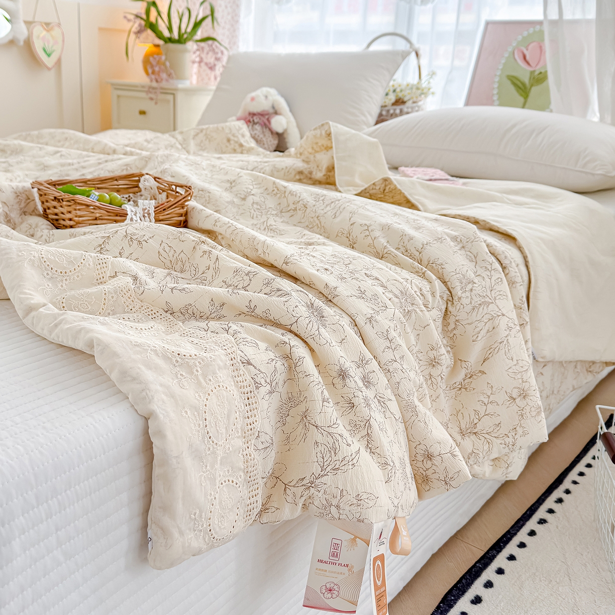 91家纺网 家纺一手货源 找家纺 芯恋家居 2026新款亚麻风云感花边夏被夏凉被空调被春秋被 花枝乱颤