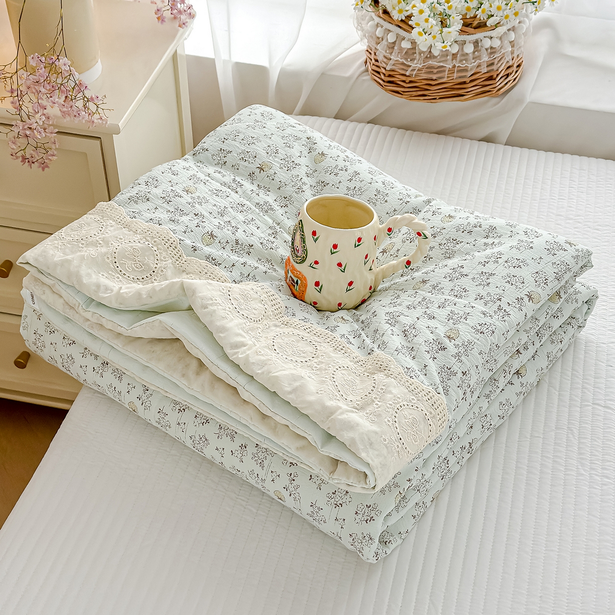 91家纺网 家纺一手货源 找家纺 芯恋家居 2026新款亚麻风云感花边夏被夏凉被空调被春秋被 浅夕