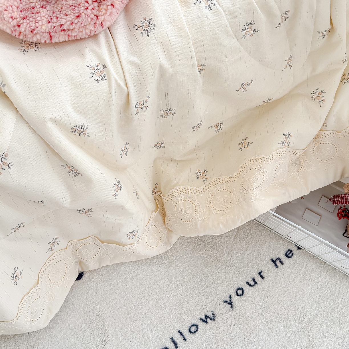 91家纺网 家纺一手货源 找家纺 芯恋家居 2026新款亚麻风云感花边夏被夏凉被空调被春秋被 芬芳