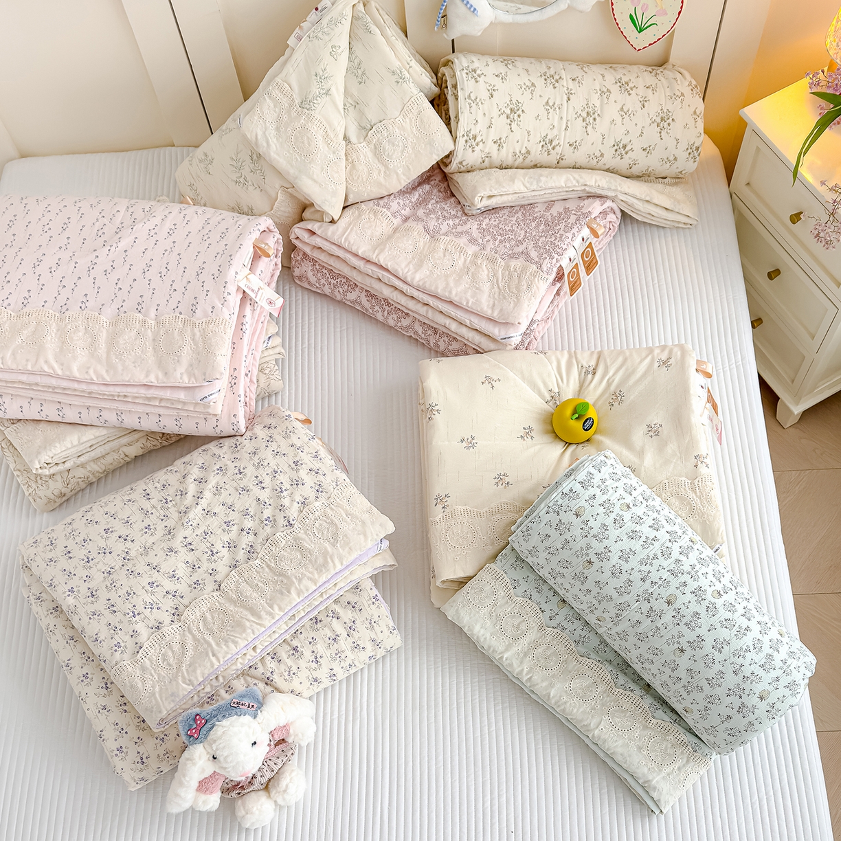 91家纺网 家纺一手货源 找家纺 芯恋家居 2026新款亚麻风云感花边夏被夏凉被空调被春秋被 组合图仅供参考 不可下单