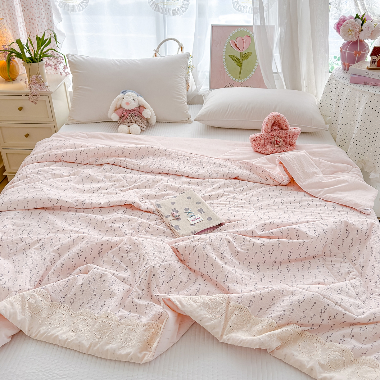 91家纺网 家纺一手货源 找家纺 芯恋家居 2026新款亚麻风云感花边夏被夏凉被空调被春秋被 游花间