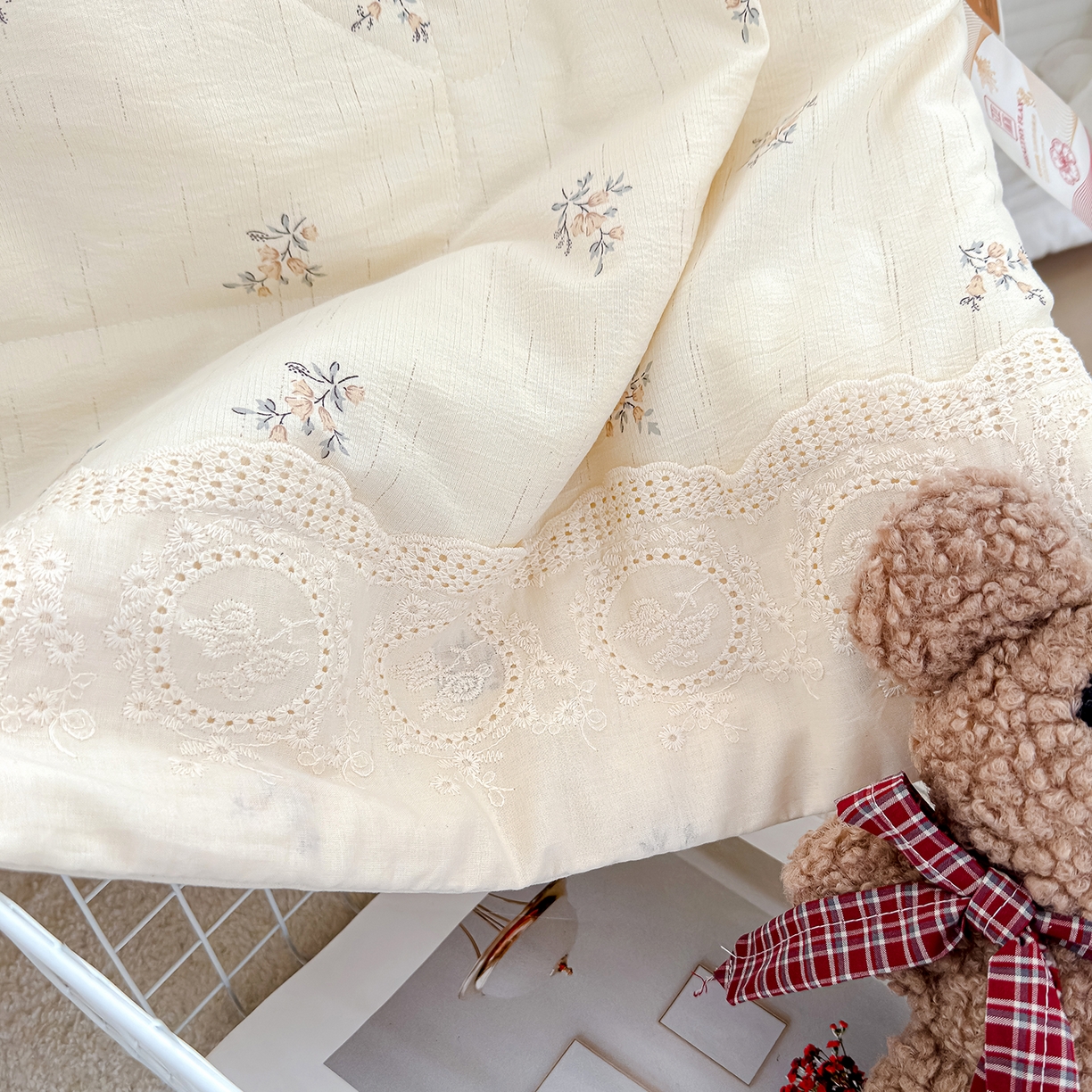 91家纺网 家纺一手货源 找家纺 芯恋家居 2026新款亚麻风云感花边夏被夏凉被空调被春秋被 芬芳