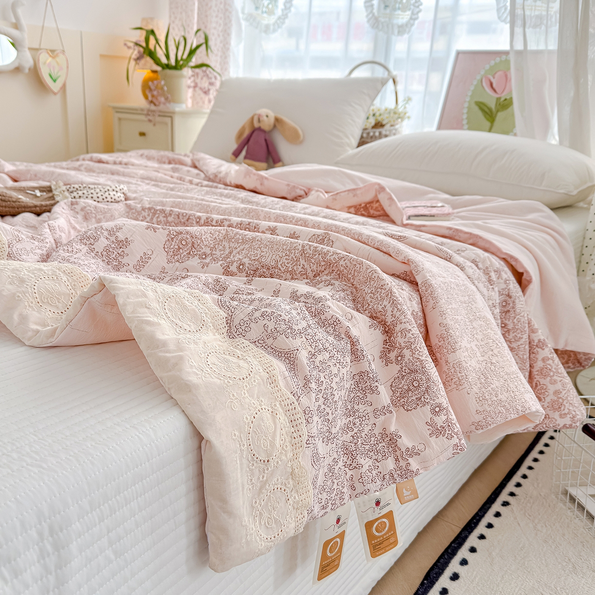 91家纺网 家纺一手货源 找家纺 芯恋家居 2026新款亚麻风云感花边夏被夏凉被空调被春秋被 倾城之恋