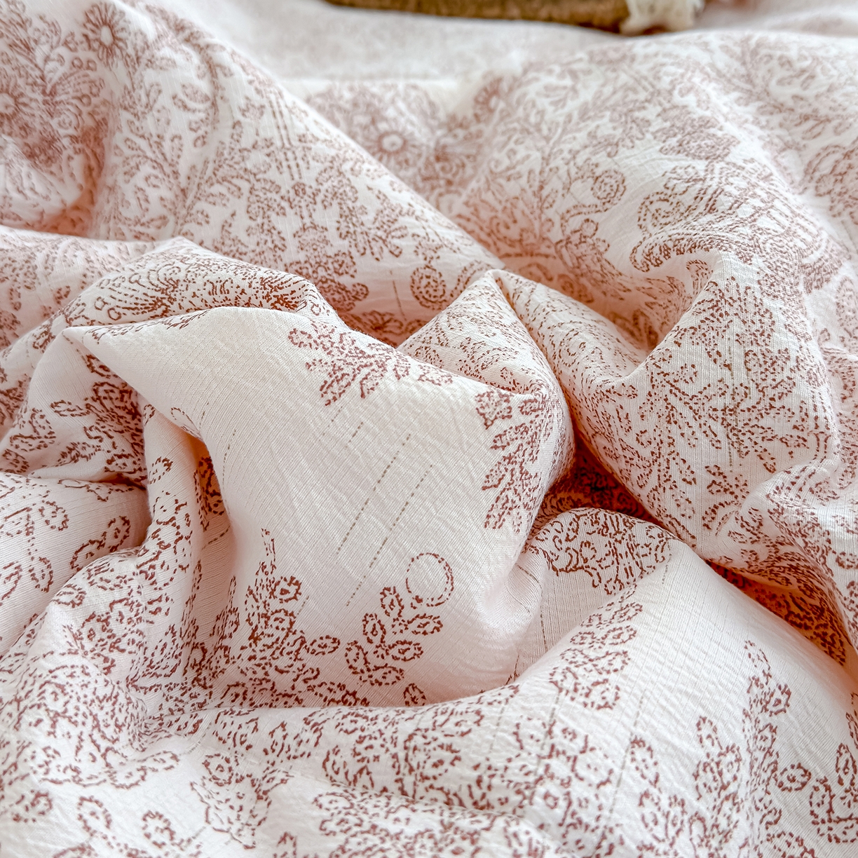 91家纺网 家纺一手货源 找家纺 芯恋家居 2026新款亚麻风云感花边夏被夏凉被空调被春秋被 倾城之恋