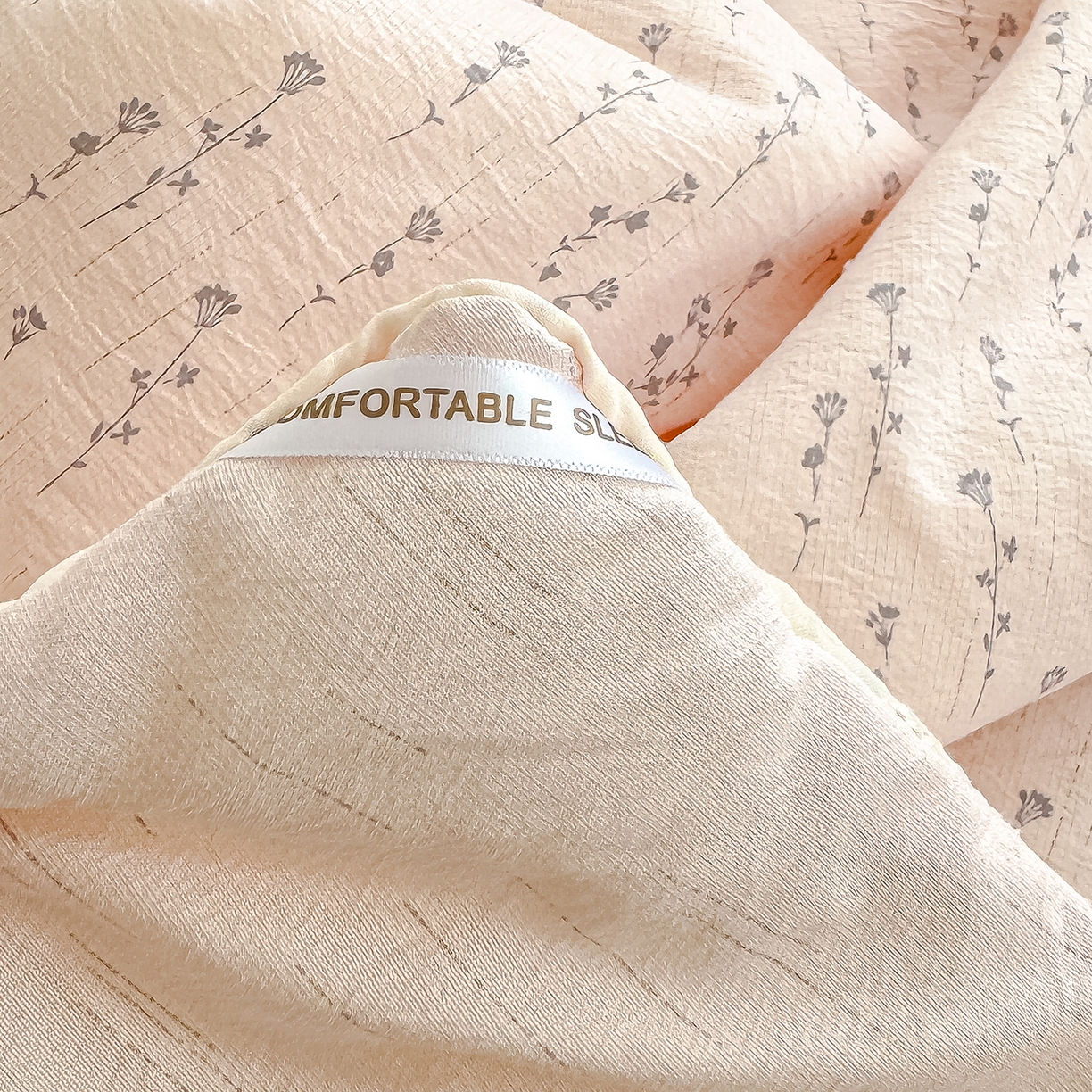 91家纺网 家纺一手货源 找家纺 芯恋家居 2026新款亚麻风云感花边夏被夏凉被空调被春秋被 游花间