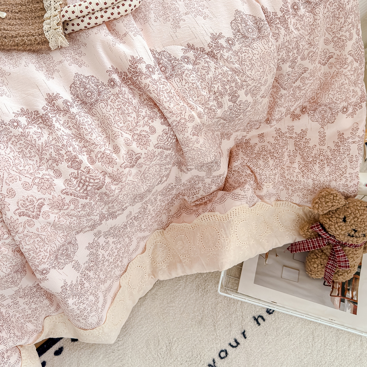 91家纺网 家纺一手货源 找家纺 芯恋家居 2026新款亚麻风云感花边夏被夏凉被空调被春秋被 倾城之恋