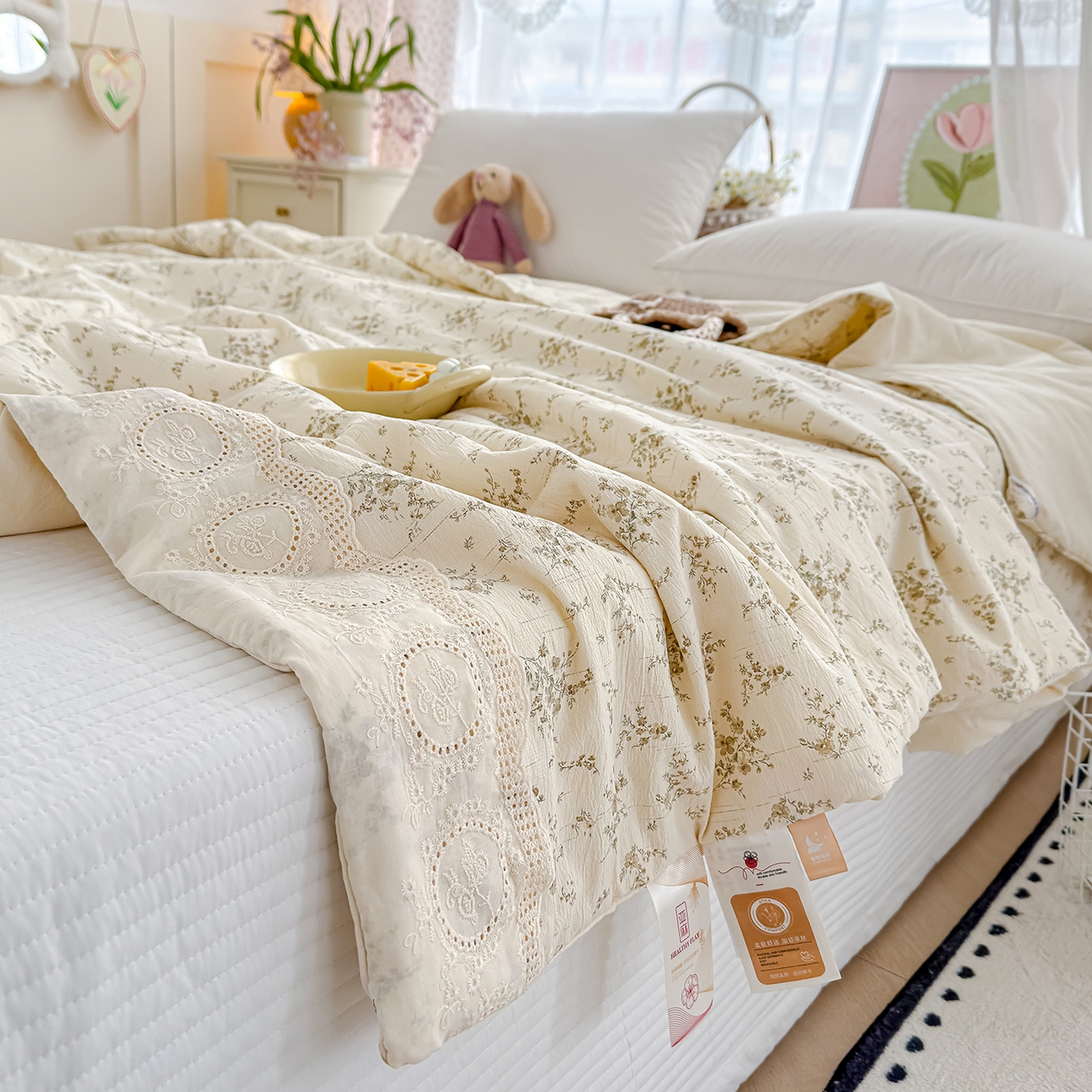 91家纺网 家纺一手货源 找家纺 芯恋家居 2026新款亚麻风云感花边夏被夏凉被空调被春秋被 花满春