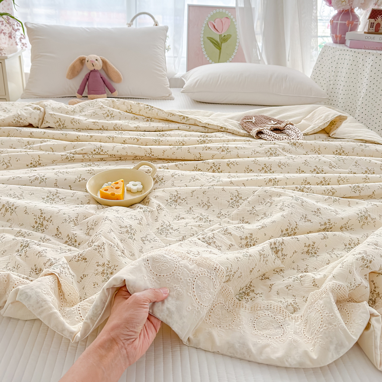 91家纺网 家纺一手货源 找家纺 芯恋家居 2026新款亚麻风云感花边夏被夏凉被空调被春秋被 花满春