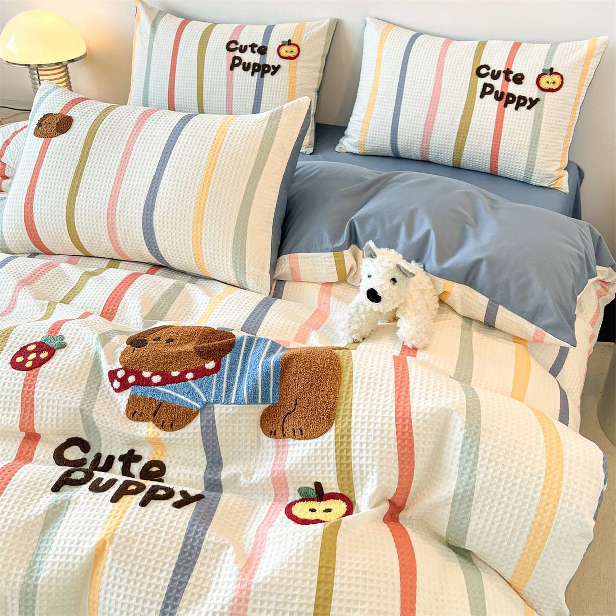 91家纺网 家纺一手货源 找家纺 眷恋家纺 2026新款全棉纯棉A版华夫格B版40支毛巾绣四件套 莓莓狗