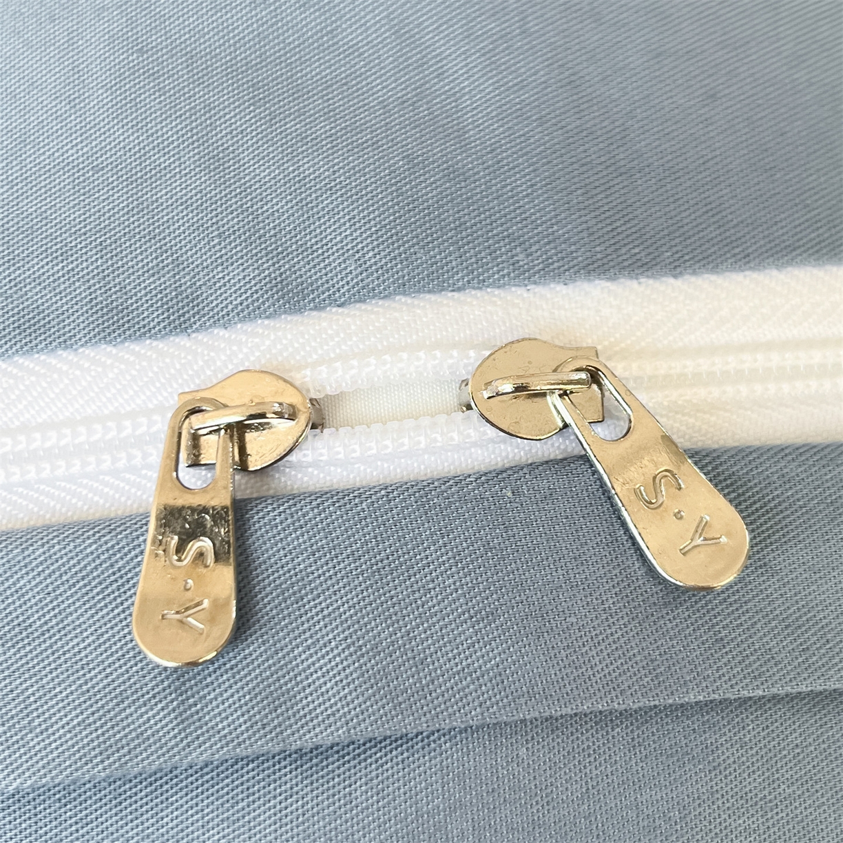 91家纺网 家纺一手货源 找家纺 眷恋家纺 2026新款全棉纯棉A版华夫格B版40支毛巾绣四件套 莓莓狗