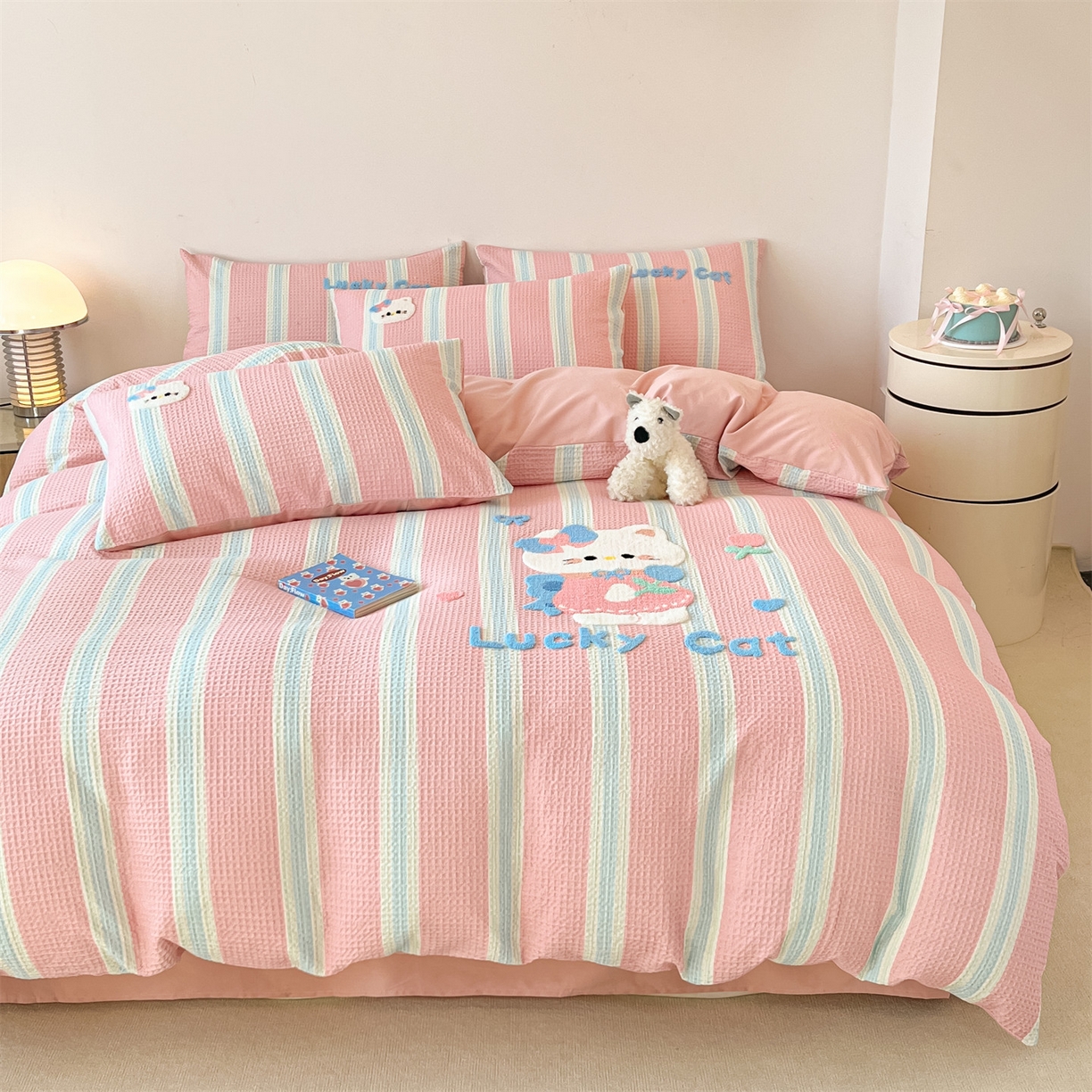 91家纺网 家纺一手货源 找家纺 眷恋家纺 2026新款全棉纯棉A版华夫格B版40支毛巾绣四件套 咪咪小猫