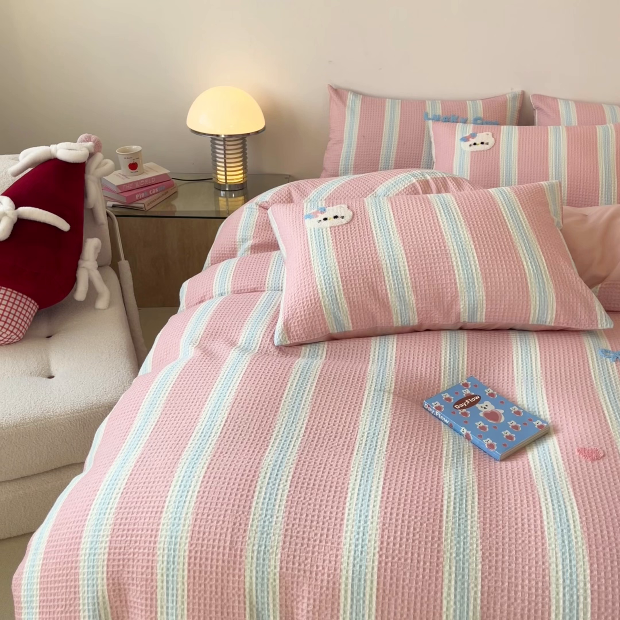 91家纺网 家纺一手货源 找家纺 眷恋家纺 2026新款全棉纯棉A版华夫格B版40支毛巾绣四件套 咪咪小猫