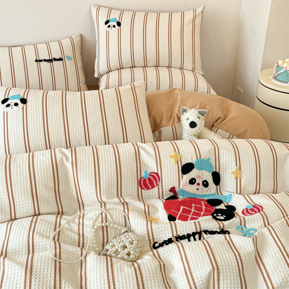 91家纺网 家纺一手货源 找家纺 眷恋家纺 2026新款全棉纯棉A版华夫格B版40支毛巾绣四件套 苹果小熊