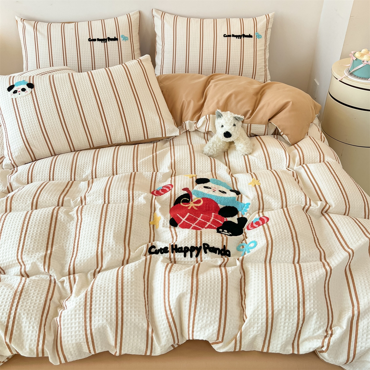 91家纺网 家纺一手货源 找家纺 眷恋家纺 2026新款全棉纯棉A版华夫格B版40支毛巾绣四件套 苹果小熊