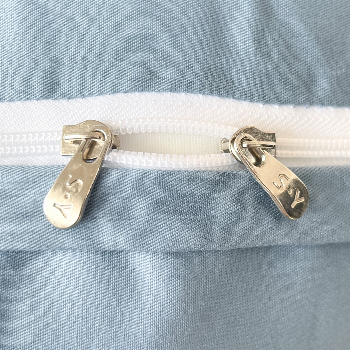 91家纺网 家纺一手货源 找家纺 眷恋家纺 2026新款全棉纯棉A版华夫格B版40支毛巾绣四件套 条纹木马