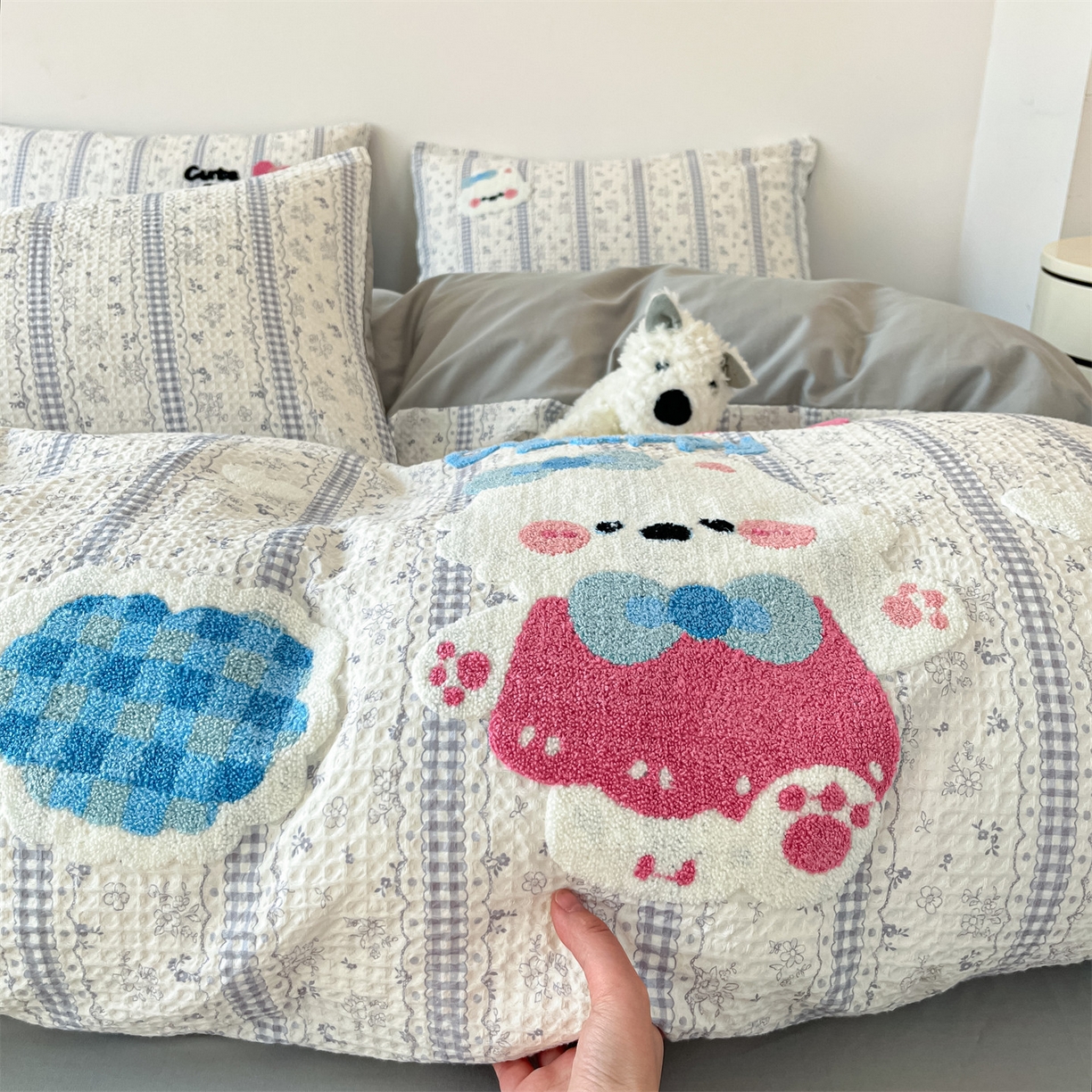 91家纺网 家纺一手货源 找家纺 眷恋家纺 2026新款全棉纯棉A版华夫格B版40支毛巾绣四件套 小狗宝宝