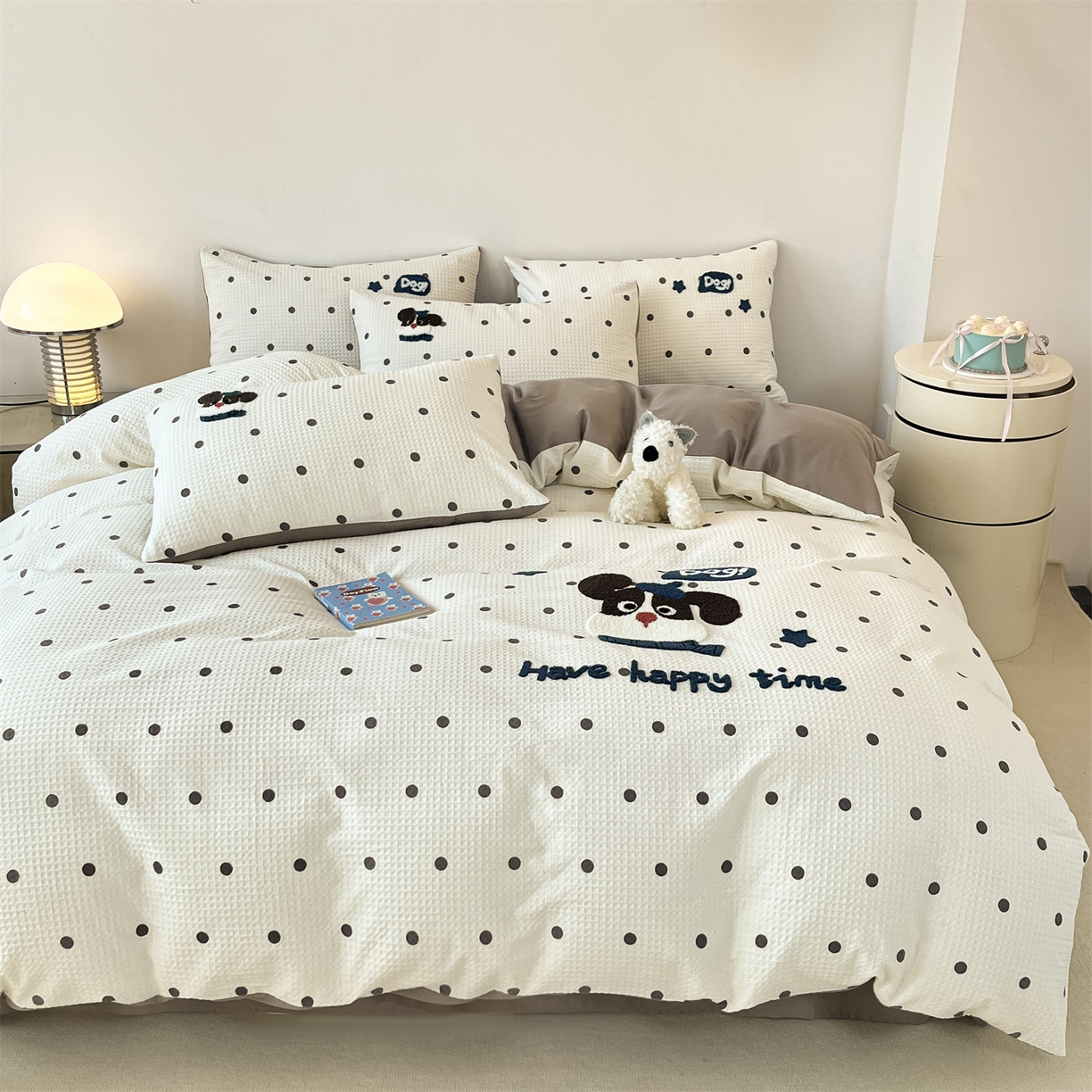 91家纺网 家纺一手货源 找家纺 眷恋家纺 2026新款全棉纯棉A版华夫格B版40支毛巾绣四件套 圆点小狗