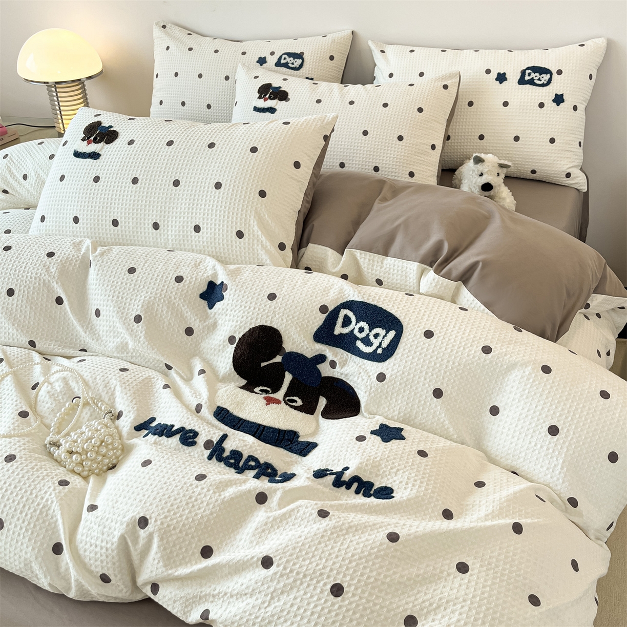 91家纺网 家纺一手货源 找家纺 眷恋家纺 2026新款全棉纯棉A版华夫格B版40支毛巾绣四件套 圆点小狗