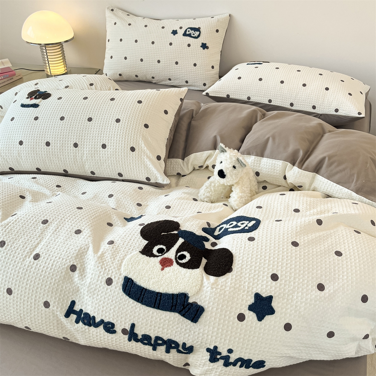 91家纺网 家纺一手货源 找家纺 眷恋家纺 2026新款全棉纯棉A版华夫格B版40支毛巾绣四件套 圆点小狗