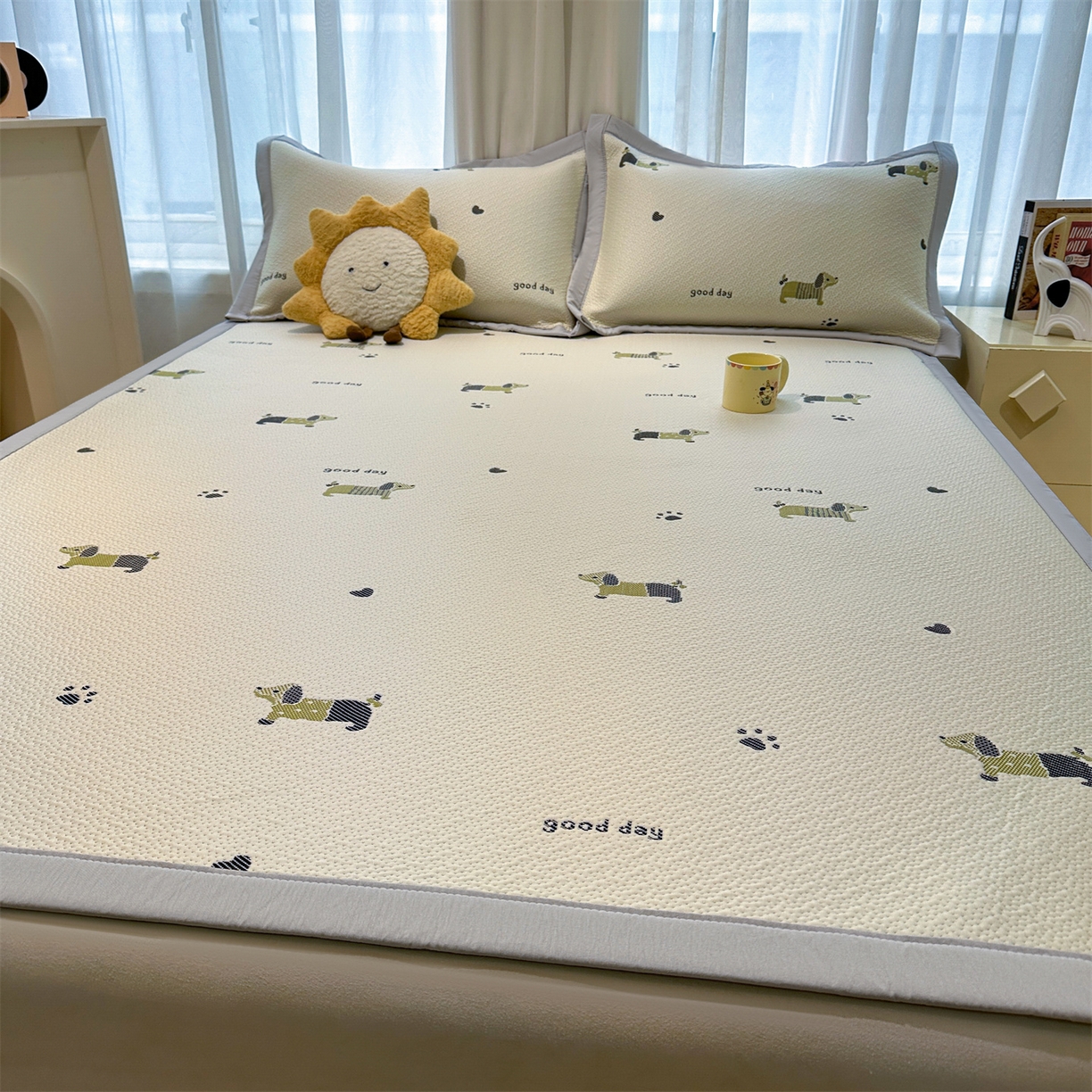 91家纺网 家纺一手货源 找家纺 玉相逢 2026新款卡通提花乙纶凉感凉席-床席款 腊肠小狗