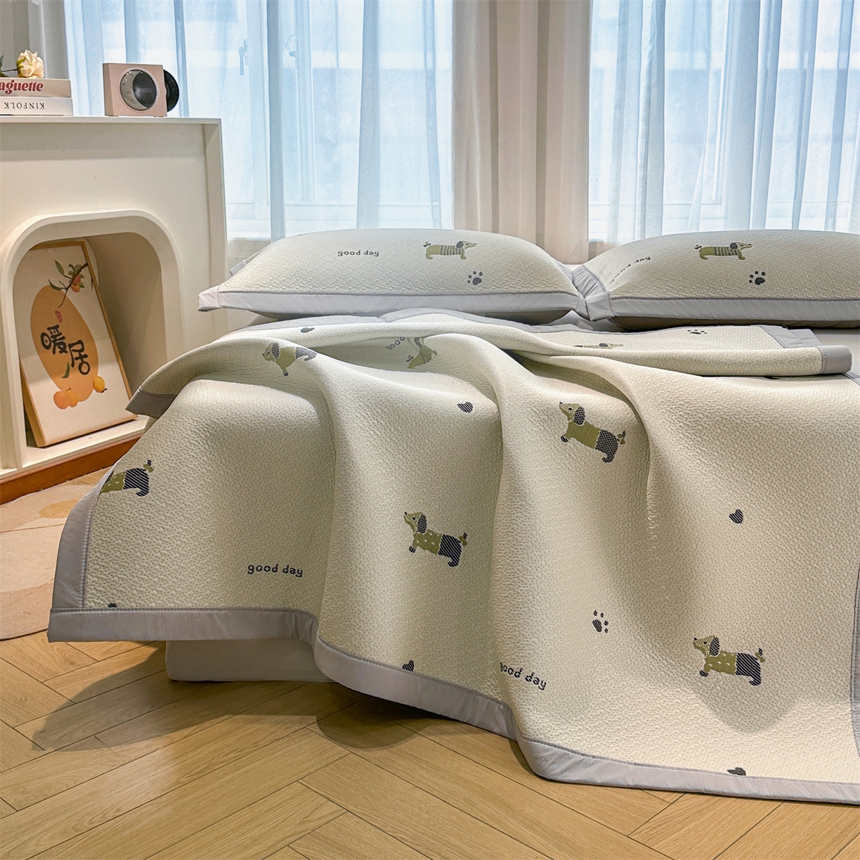 91家纺网 家纺一手货源 找家纺 玉相逢 2026新款卡通提花乙纶凉感凉席-床席款 腊肠小狗