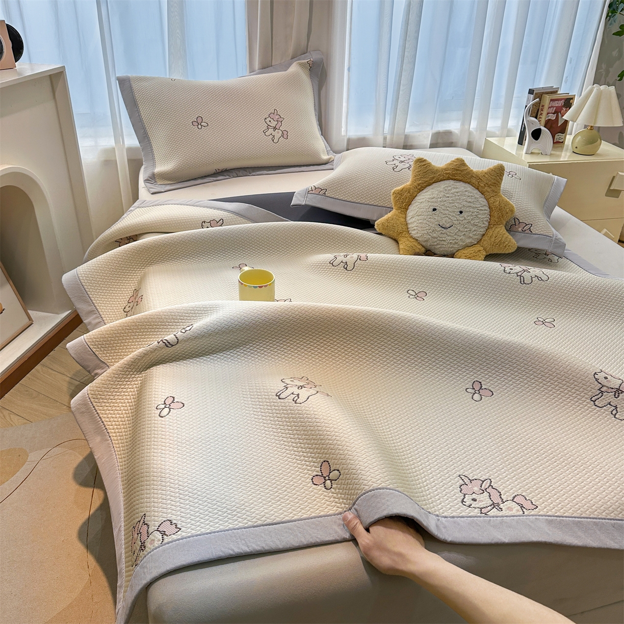 91家纺网 家纺一手货源 找家纺 玉相逢 2026新款卡通提花乙纶凉感凉席-床席款 粉独角兽