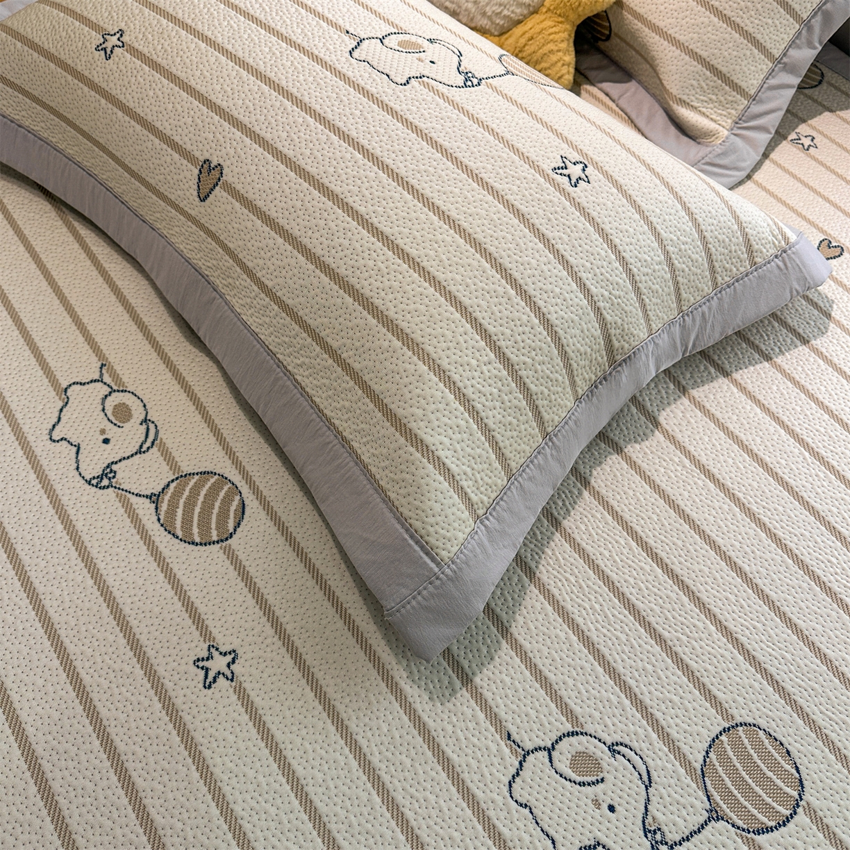 91家纺网 家纺一手货源 找家纺 玉相逢 2026新款卡通提花乙纶凉感凉席-床席款 条纹小象