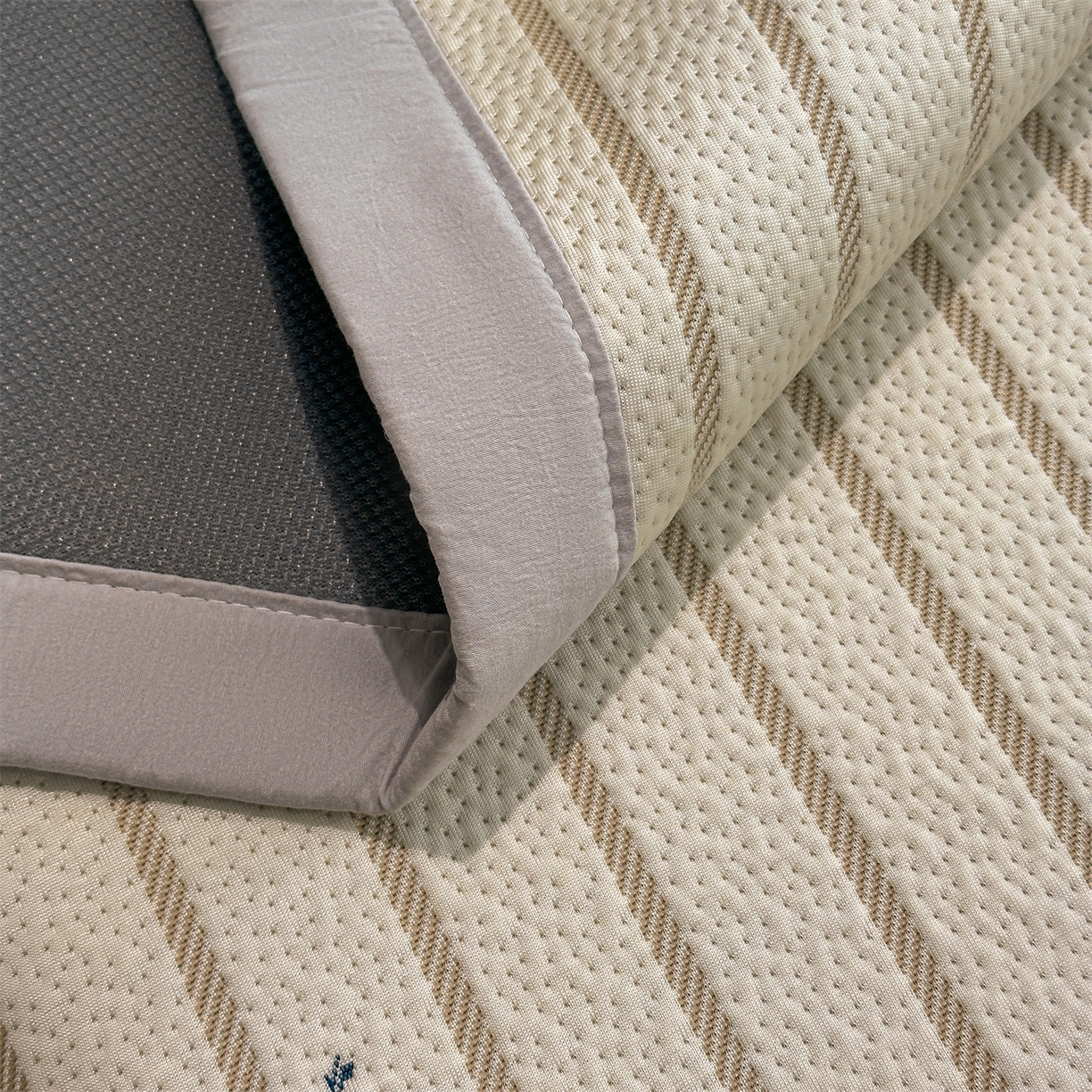 91家纺网 家纺一手货源 找家纺 玉相逢 2026新款卡通提花乙纶凉感凉席-床席款 条纹小象