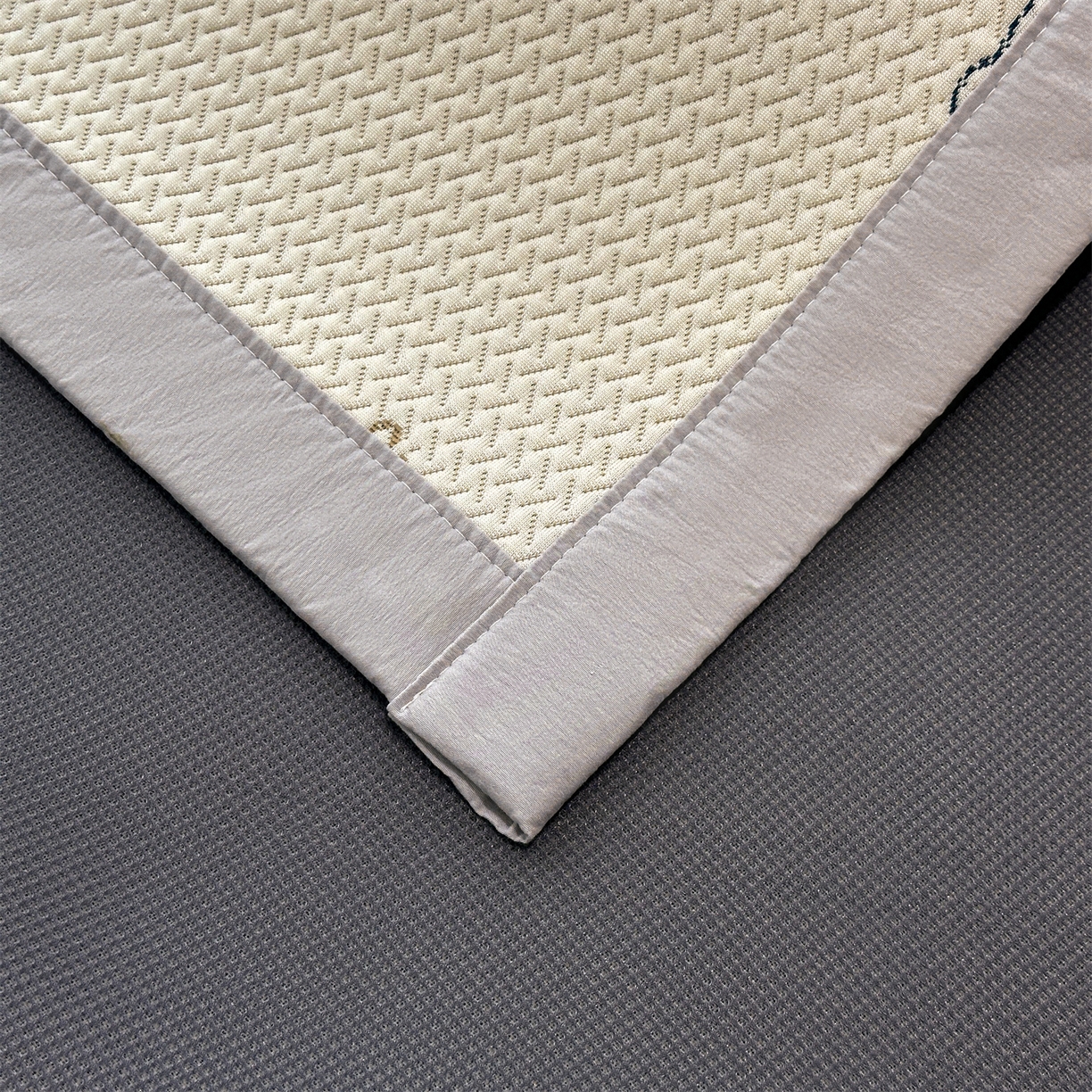 91家纺网 家纺一手货源 找家纺 玉相逢 2026新款卡通提花乙纶凉感凉席-床席款 蓝蓝小熊