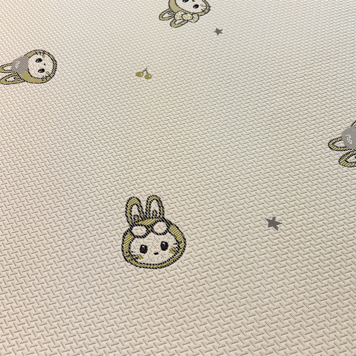 91家纺网 家纺一手货源 找家纺 玉相逢 2026新款卡通提花乙纶凉感凉席-床席款 可爱布布