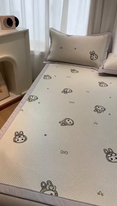 91家纺网 家纺一手货源 找家纺 玉相逢 2026新款卡通提花乙纶凉感凉席-床席款 可爱布布