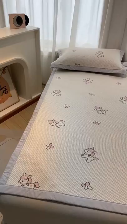 91家纺网 家纺一手货源 找家纺 玉相逢 2026新款卡通提花乙纶凉感凉席-床席款 粉独角兽