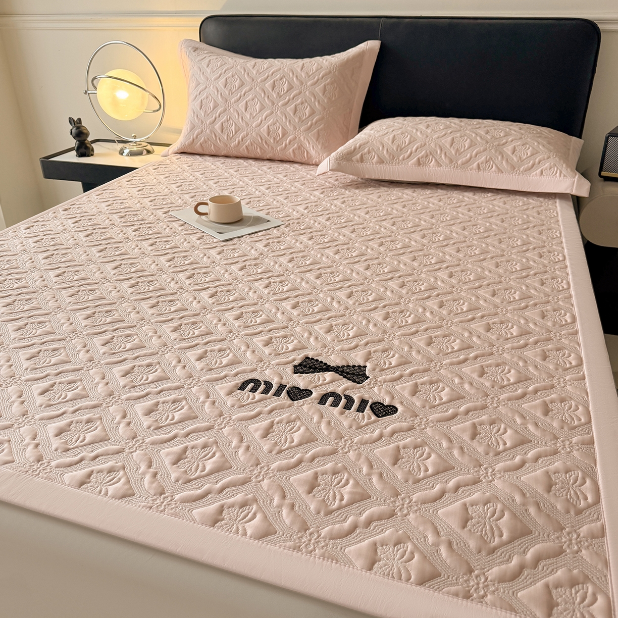 91家纺网 家纺一手货源 找家纺 玉相逢 2026新款立体刺绣乙纶夏凉凉席-蝶韵-床席款 蝶韵 冰云粉