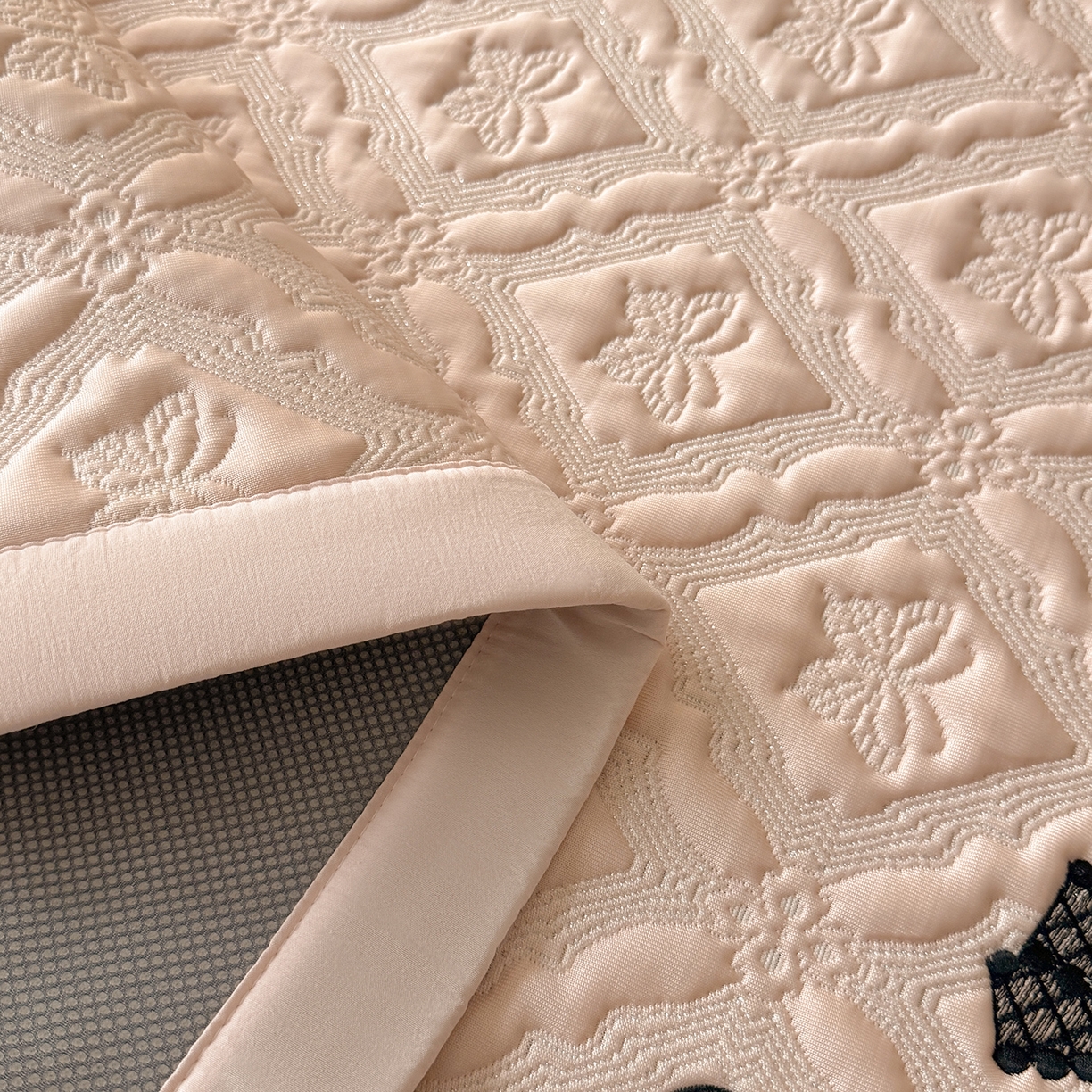 91家纺网 家纺一手货源 找家纺 玉相逢 2026新款立体刺绣乙纶夏凉凉席-蝶韵-床席款 蝶韵 冰云粉