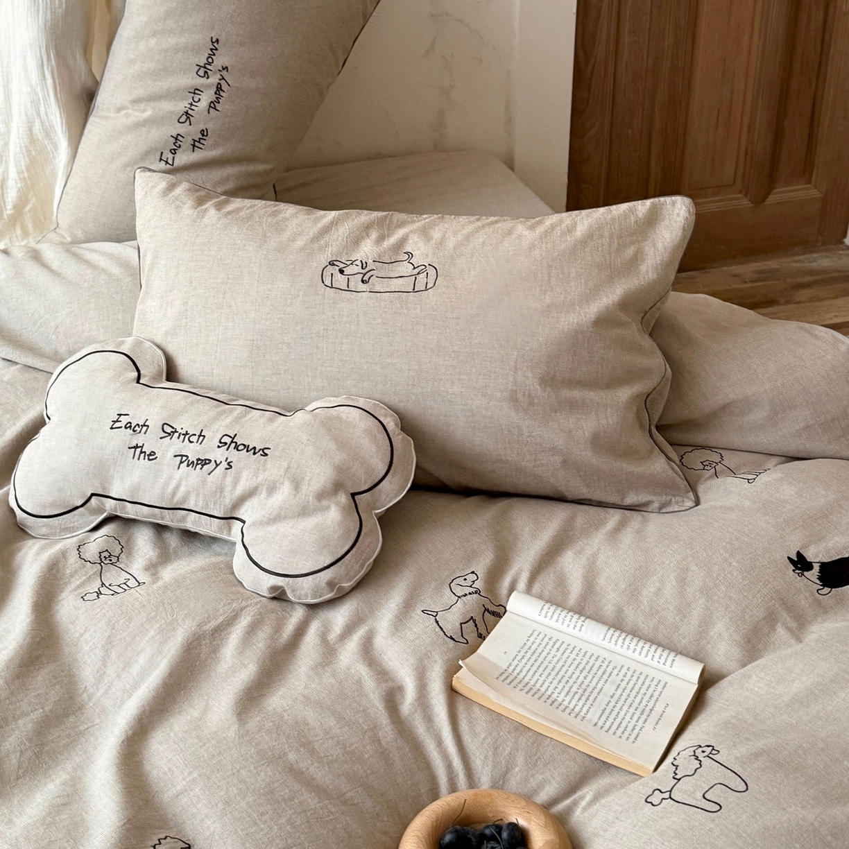 91家纺网 家纺一手货源 找家纺 （总）鹿班家居 2026春季新品色织棉麻精密刺绣系列四件套-小狗日记（标准会员-20）