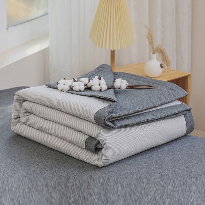 91家纺网 家纺一手货源 找家纺 柠萌家居 2026新款全棉色织水洗棉棉花夏被四件套里外全棉空调被 夏凉被被子被芯 灰密条