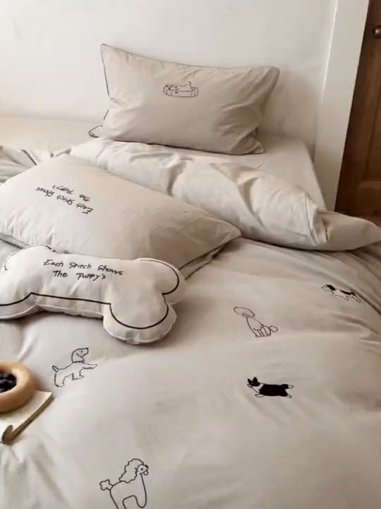 91家纺网 家纺一手货源 找家纺 （总）鹿班家居 2026春季新品色织棉麻精密刺绣系列四件套-小狗日记（标准会员-20）